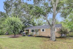 Pre-foreclosure in  Melrose Dr Charleston, SC 29414