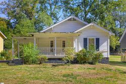 Pre-foreclosure in  Marlboro Rd Spartanburg, SC 29301