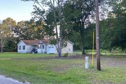 Pre-foreclosure in  Carolina Oaks Rd Varnville, SC 29944