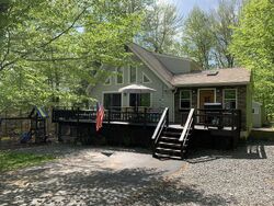 Pre-foreclosure in  Hawthorn Dr Gouldsboro, PA 18424