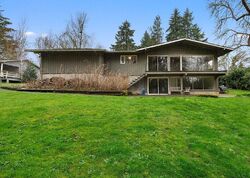 Pre-foreclosure in  Calaroga Cir West Linn, OR 97068