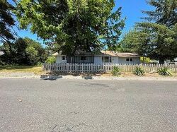 Pre-foreclosure in  Upas St Florence, OR 97439