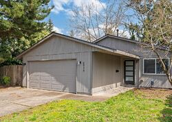 Pre-foreclosure in  Se 64th Ave Portland, OR 97206