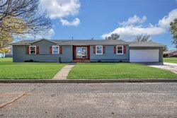 Pre-foreclosure Listing in Bonham Dr CORDELL, OK 73632