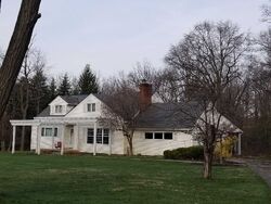 Pre-foreclosure in  Highland Dr Brecksville, OH 44141