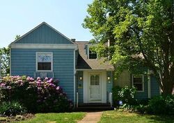 Pre-foreclosure in  Hartman St Berea, OH 44017