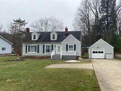 Pre-foreclosure in  Akins Rd North Royalton, OH 44133