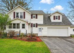 Pre-foreclosure in  Rosegarden Dr Ne Warren, OH 44484