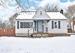 Pre-foreclosure in  Elm Rd Ne Warren, OH 44483