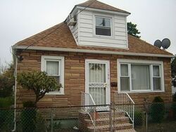 Pre-foreclosure in  ALCYON PL Uniondale, NY 11553
