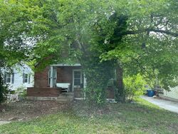 Pre-foreclosure in  WALLIS AVE Saint Louis, MO 63114