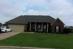 Pre-foreclosure in  Spanish Oak Dr Pearl, MS 39208