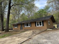 Pre-foreclosure in  Grange Hall Rd Vicksburg, MS 39180