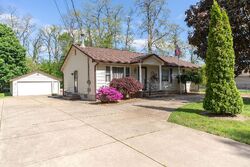 Pre-foreclosure Listing in Buss Dr WALLED LAKE, MI 48390