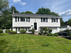 Pre-foreclosure in  Hallowell Rd Foxboro, MA 02035