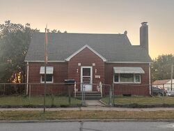 Pre-foreclosure in  Park Ave Muscatine, IA 52761
