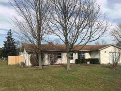 Pre-foreclosure in  Greenfield Dr Fort Wayne, IN 46835