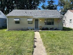 Pre-foreclosure in  Walnut Ave Hammond, IN 46324