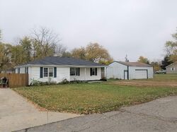 Pre-foreclosure in  N Ault Ave Muncie, IN 47303