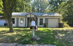 Pre-foreclosure in  Michaels St Warsaw, IN 46580