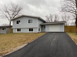 Pre-foreclosure in  Sassafrass Dr Valparaiso, IN 46385
