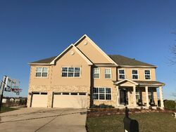 Pre-foreclosure in  Verona Ridge Dr Aurora, IL 60506