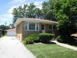 Pre-foreclosure in  Claire Ln South Holland, IL 60473