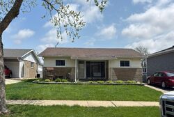 Pre-foreclosure in  67th Ct Tinley Park, IL 60477