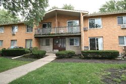 Pre-foreclosure in  Elmhurst Rd Apt F Des Plaines, IL 60016