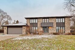 Pre-foreclosure in  Lake Knoll Dr Northbrook, IL 60062