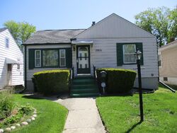 Pre-foreclosure in  Roy St Lansing, IL 60438