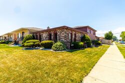 Pre-foreclosure in  Muskegon Ave Calumet City, IL 60409