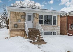 Pre-foreclosure in  Parkside Ave Burbank, IL 60459