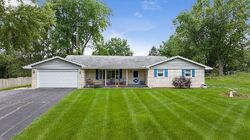 Pre-foreclosure in  Willow Dr Belvidere, IL 61008