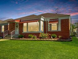 Pre-foreclosure in  S Albany Ave Evergreen Park, IL 60805