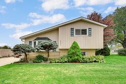 Pre-foreclosure in  W Byron Ave Addison, IL 60101