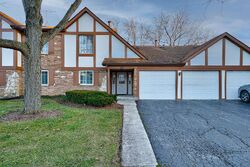 Pre-foreclosure in  Memory Ln Unit 2 Westmont, IL 60559