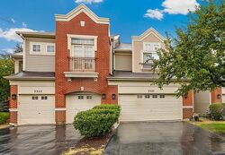 Pre-foreclosure in  Rosecroft Ln Naperville, IL 60564