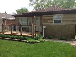 Pre-foreclosure in  153rd St Midlothian, IL 60445