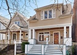 Pre-foreclosure in  W Nelson St Chicago, IL 60657