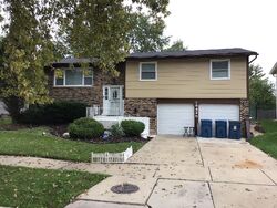 Pre-foreclosure in  WOODLAWN WEST AVE South Holland, IL 60473