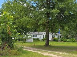 Pre-foreclosure in  Sunny Dr Blackshear, GA 31516
