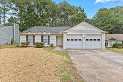 Pre-foreclosure in  Birdsong Ln Hampton, GA 30228