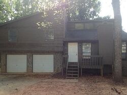 Pre-foreclosure in  Ridgetop Trl Ellenwood, GA 30294
