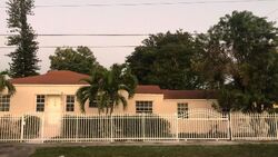 Pre-foreclosure in  Nw 75th St Miami, FL 33150