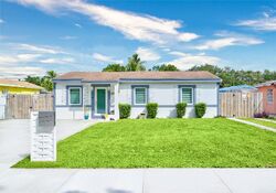 Pre-foreclosure in  Nw 154th Ter Opa Locka, FL 33054