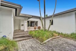 Pre-foreclosure in  N Bay Rd Miami Beach, FL 33140