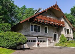 Pre-foreclosure in  Founders Rd Glastonbury, CT 06033