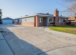 Pre-foreclosure in  Cranbrook Ave Bakersfield, CA 93308