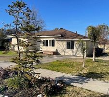 Pre-foreclosure in  E Hedges Ave Fresno, CA 93703